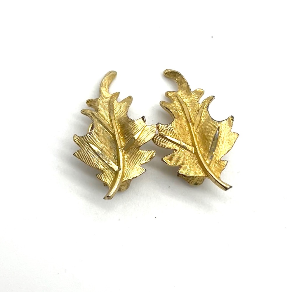 BSK Leaf Earrings Gold Tone‎ Clip On Textured Nature Inspired Jewelry